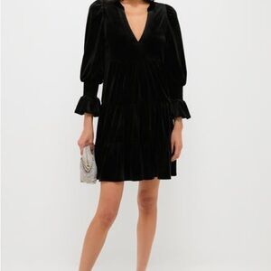 Tuckernuck POMANDER PLACE
Black Velvet Kenzo Dress